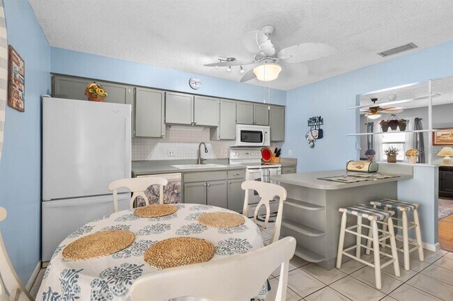 Building Photo - 706 W Brockton Pl