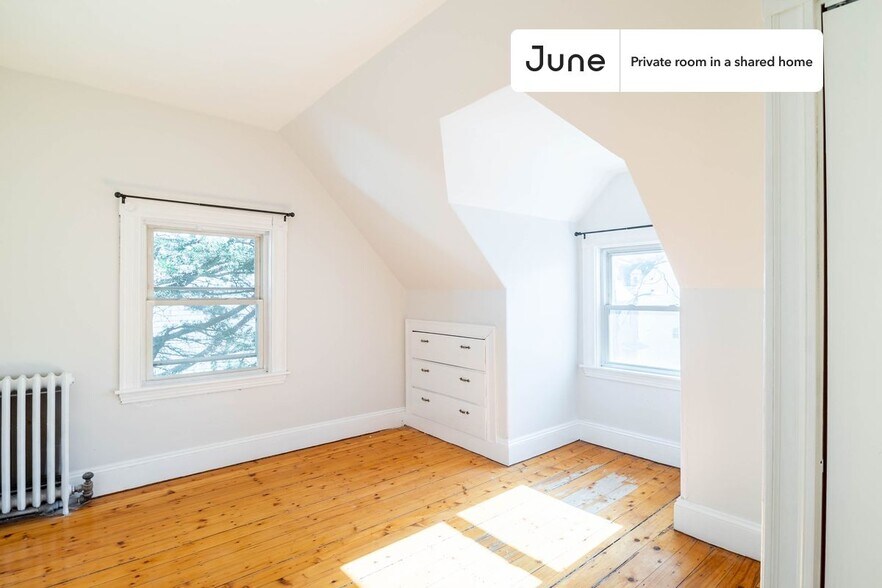 Building Photo - Room in Shared 7 bed/2 bath home