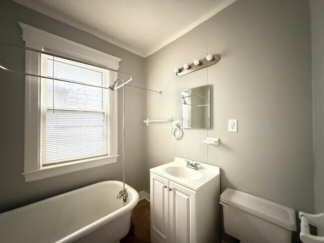 Building Photo - 4858 Commonwealth St