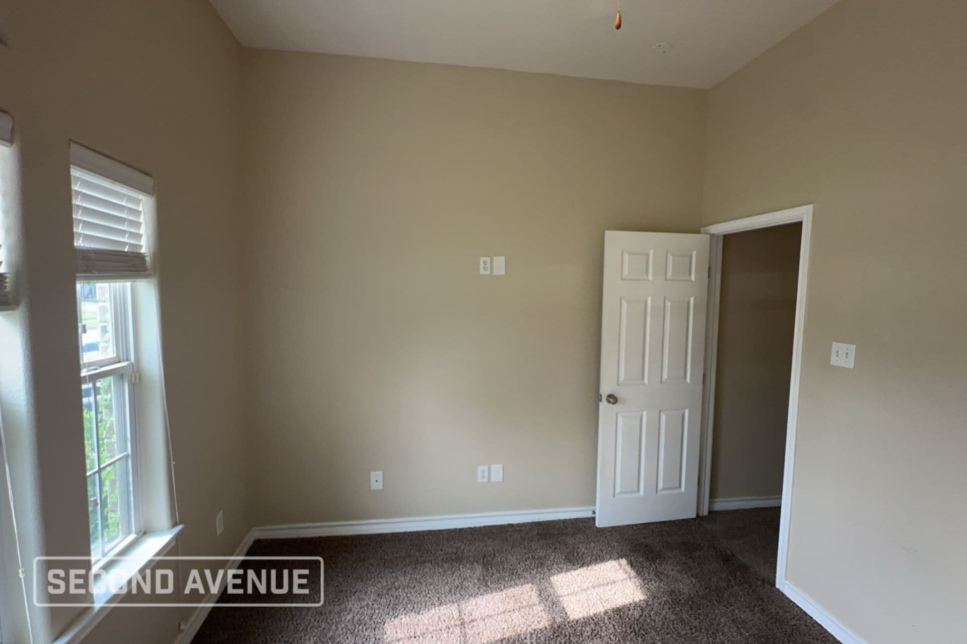 Building Photo - 1011 Forest Oak Dr
