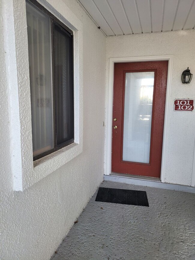 Building Photo - 8730 Thomas Dr