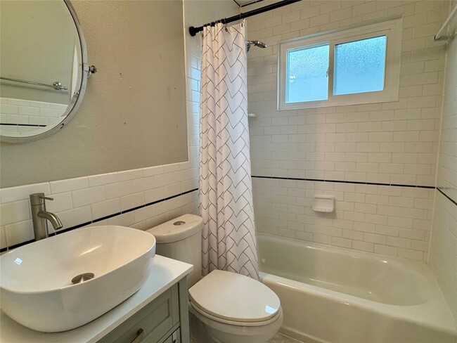 Building Photo - 8401 Millway Dr