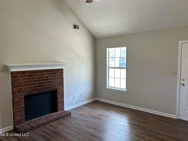 Building Photo - 7059 Hampton Dr