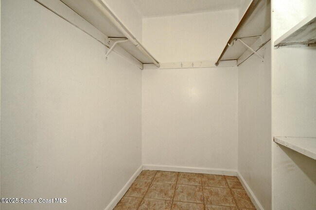 Building Photo - 765 Palm Dr