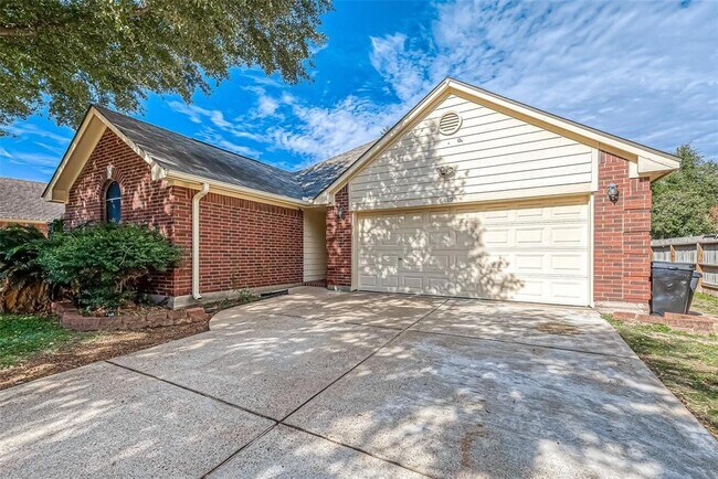Building Photo - 6419 New World Dr