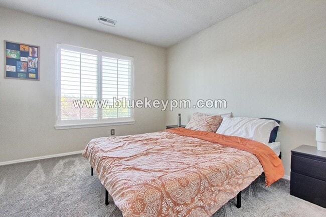 Building Photo - 3 Bed, 2.5 Bath Townhome in Hillsboro Near...