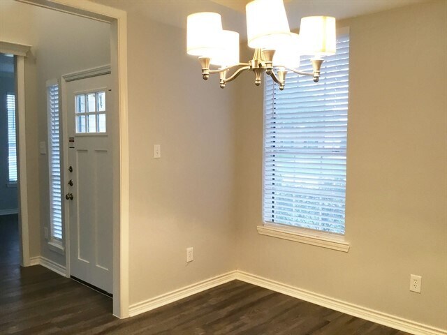 Building Photo - 3506 Pine Tree Dr