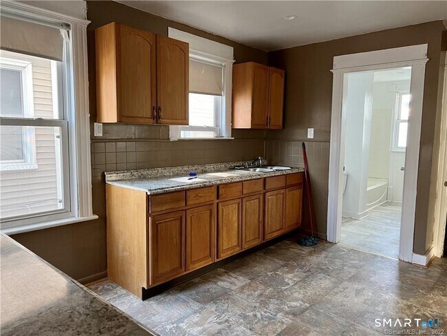 Building Photo - 265 Bunnell St