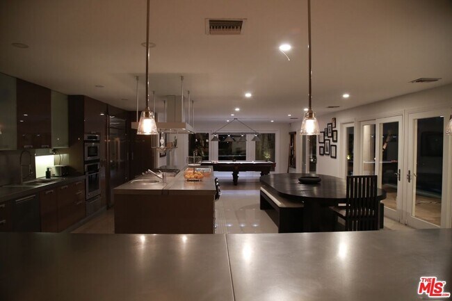 Building Photo - 8020 Zeus Dr