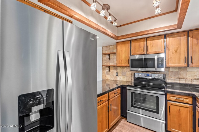 Building Photo - 4150 E Cactus Rd