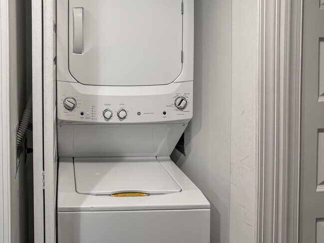 Building Photo - 606 S 2nd St