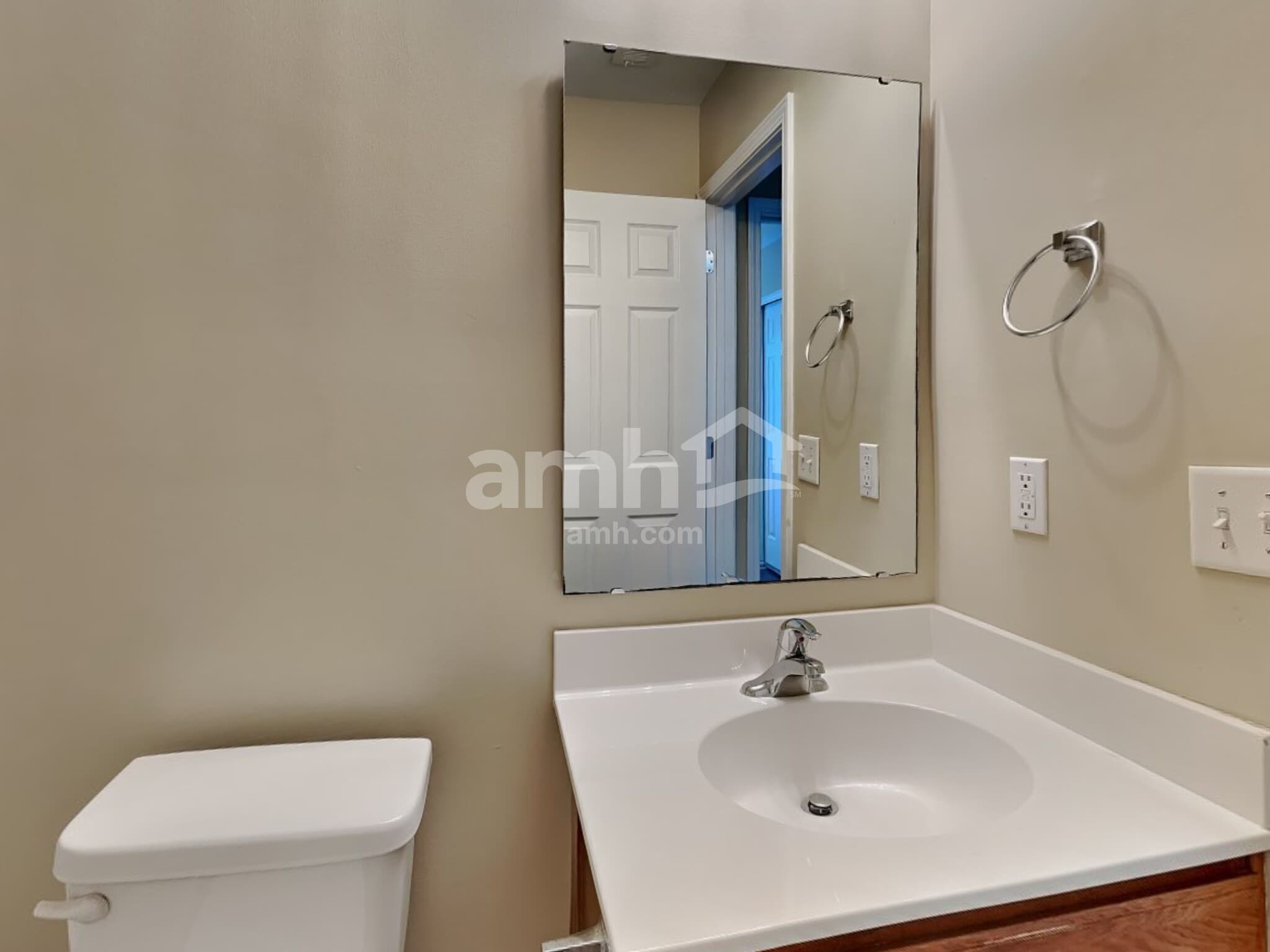 Building Photo - 425 Watershed Dr