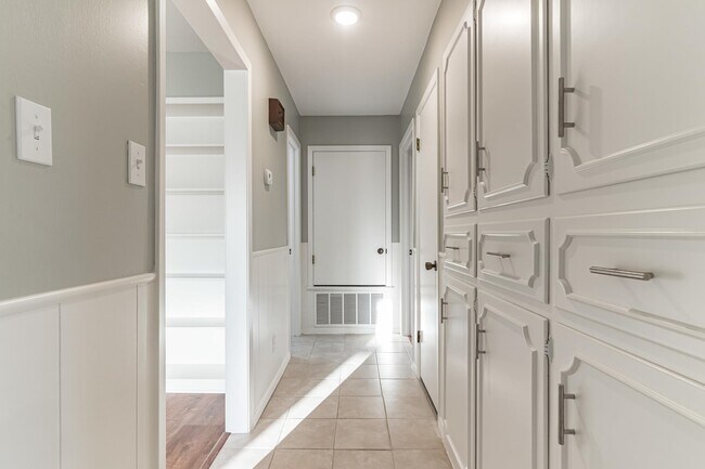 Building Photo - 1822 Greenwood Ln