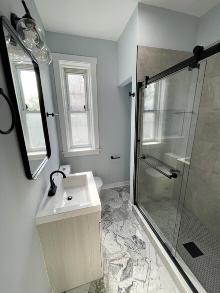 Building Photo - 914 N California Ave