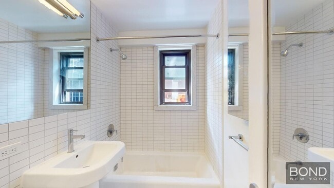 Building Photo - 222 E 39th St
