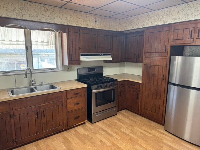 Kitchen - 217 S 7th St