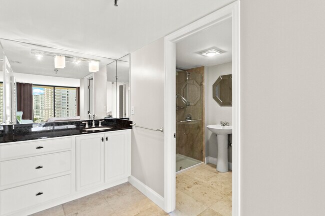 Building Photo - 290 174th St St