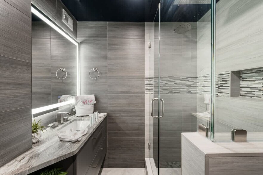 Building Photo - 8743 Thomas Dr