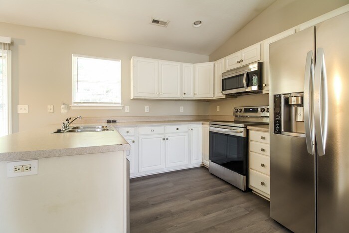 Building Photo - 306 Yukon Dr