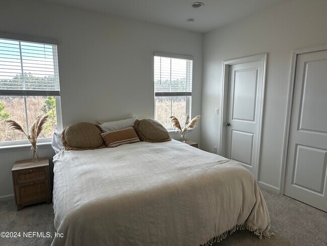 Building Photo - 411 Brandon Lks Dr
