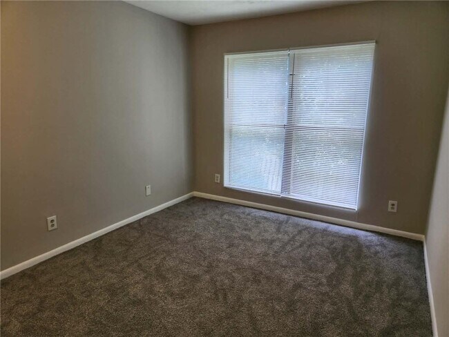 Building Photo - 169 Governors Dr