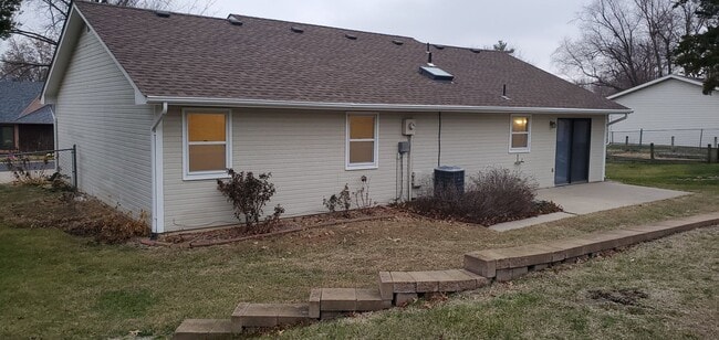 Building Photo - 3 bd, 2 ba E Columbia, Sunrise Estates, ne...