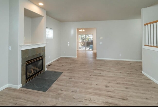 Building Photo - 21328 Oakview Dr