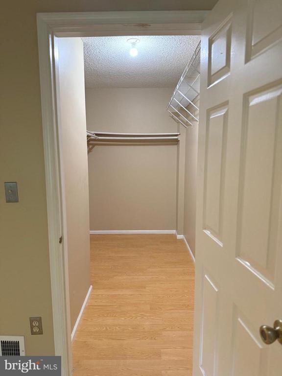 Building Photo - 31 Kite Ct