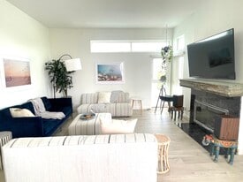 Building Photo - 32 28th Ave