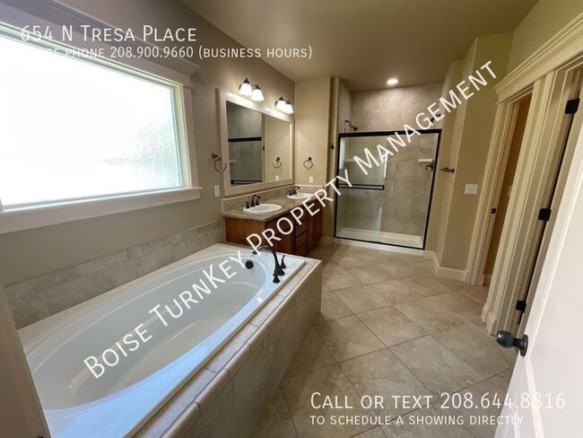 Building Photo - 654 N Tresa Pl