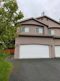 Building Photo - Beautiful, Conveniently Located Eagle River Townhome