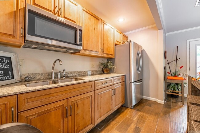 Building Photo - 151 Summerwood Dr