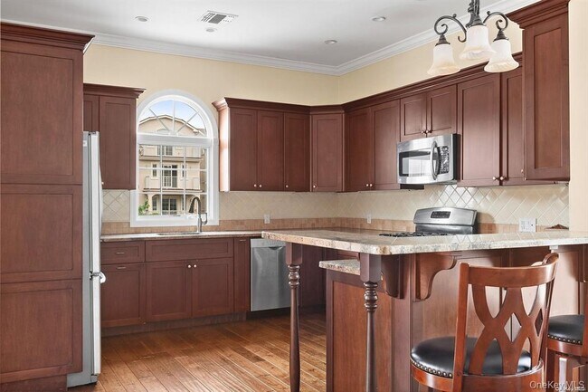 Building Photo - 434 E Broadway