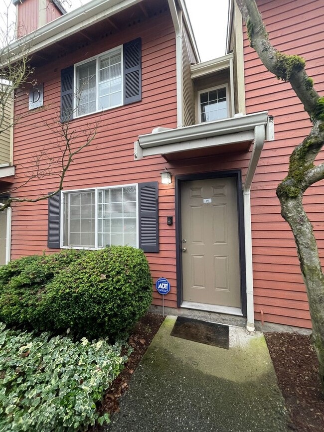 Building Photo - 1Bd/1.5Ba Everett Townhouse