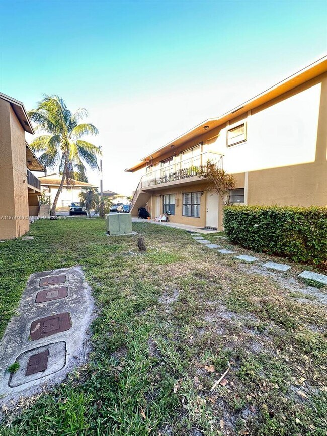 Building Photo - 6705 W 26th Dr