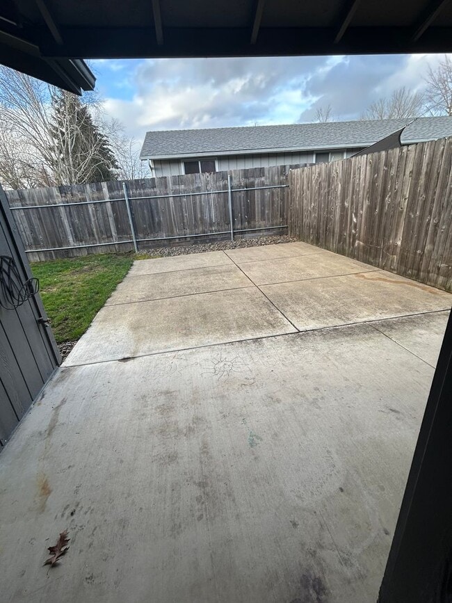 Building Photo - Beautifully Remodeled 2 Bedroom 1 Bath Duplex w/ Large Yard!! Pets are welcome! Electric car char...