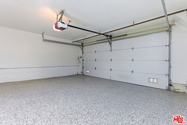 Building Photo - 1083 1/2 W Kensington Rd