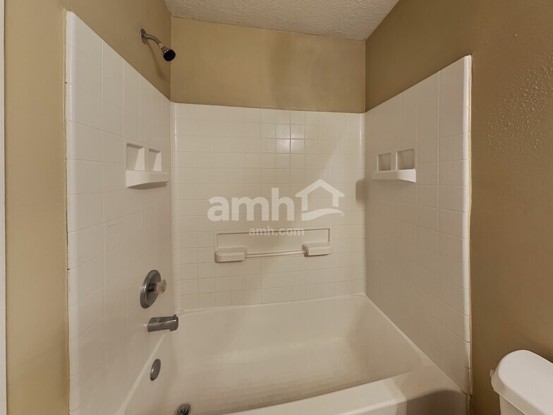 Building Photo - 9726 Gulfstream Dr