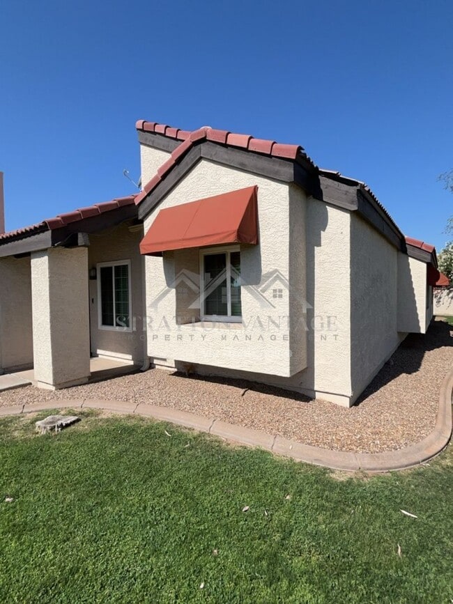 Building Photo - 911 S Siesta Ln