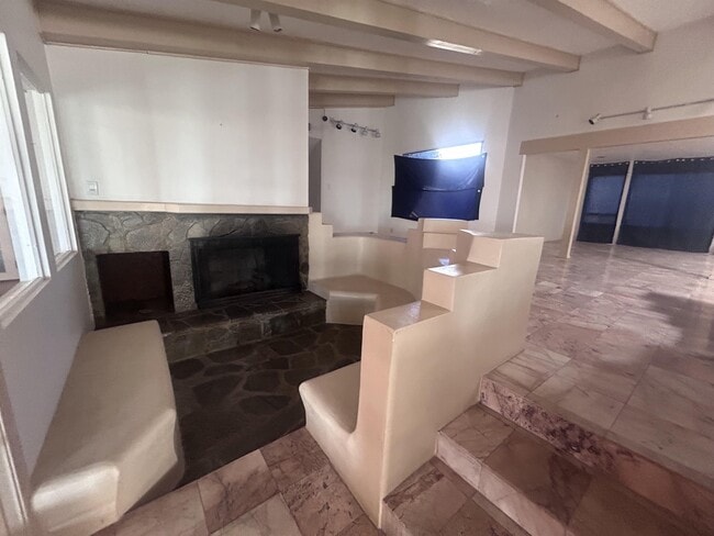 Building Photo - 563 Black Bear Rd NE