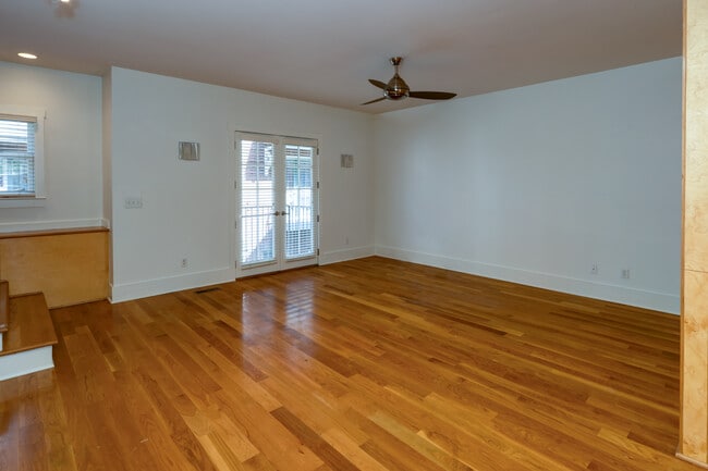 Building Photo - 3186 Parthenon Ave