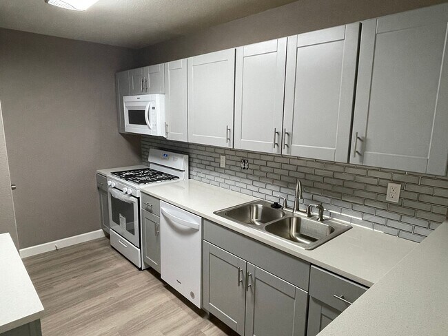 Building Photo - Remodeled 3/2 in near MoPac and Parmer Ln