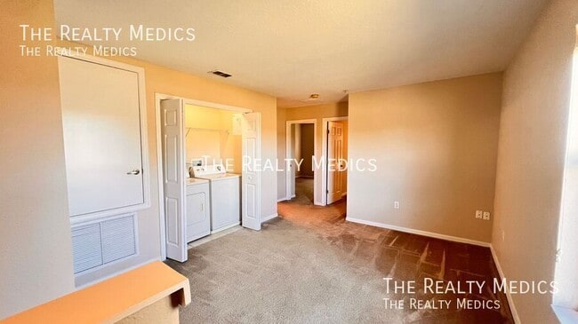 Building Photo - 331 Freedom's Ring Dr