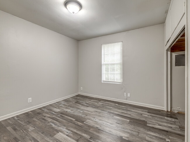 Building Photo - 1314 SE 40th St