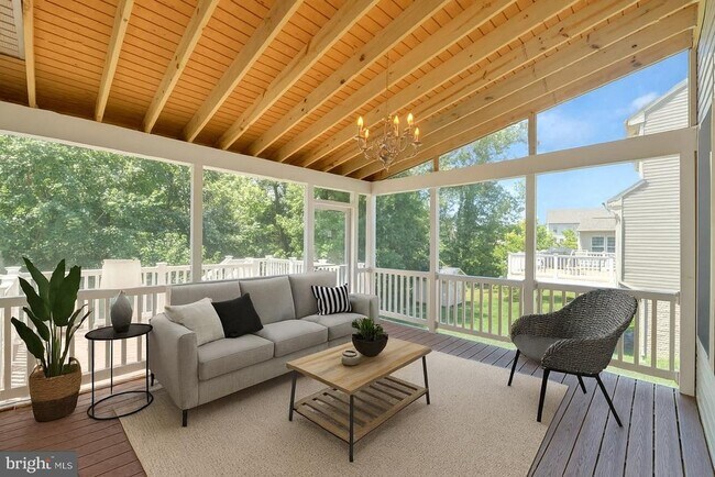 Building Photo - 8008 Hubble Dr