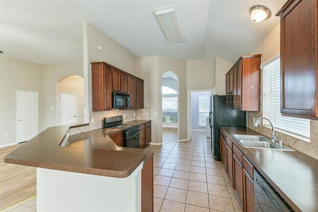 Building Photo - 2212 Highland Crossing Dr