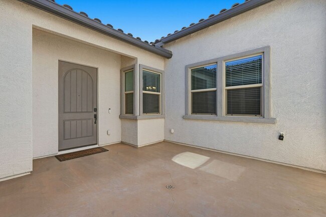 Building Photo - Gated Community Amazing ameneties