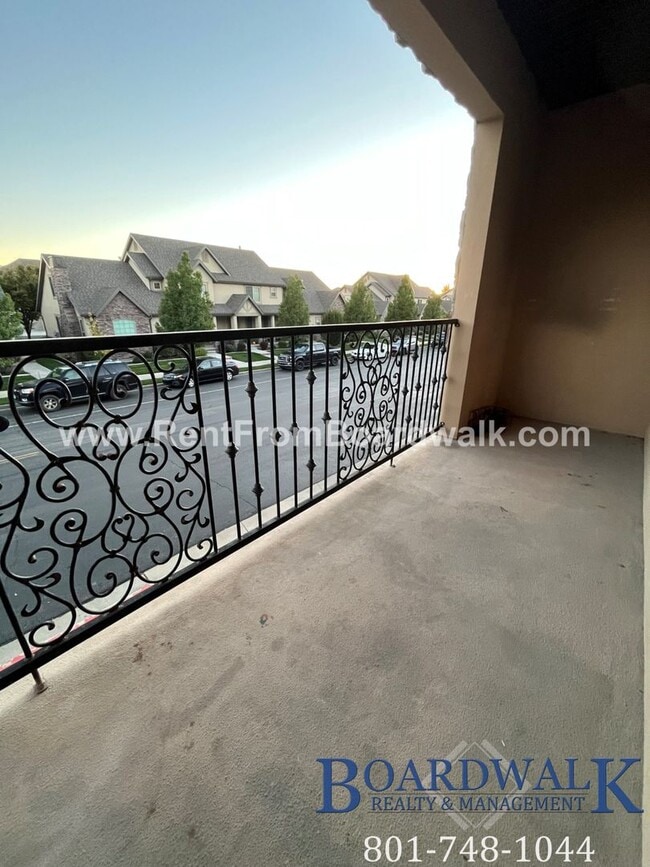 Building Photo - Spectacular 3 bed 2.5 bath in Highland