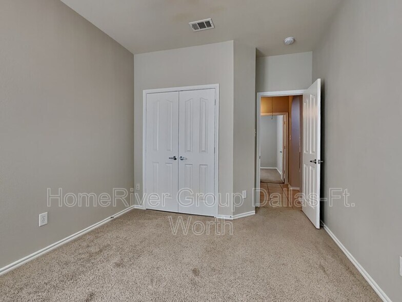 Building Photo - 4005 Martinsburg Dr