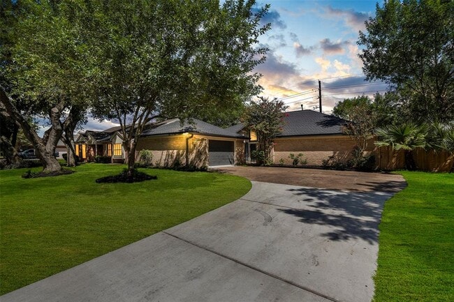 Primary Photo - 15134 Corona Del Mar Dr